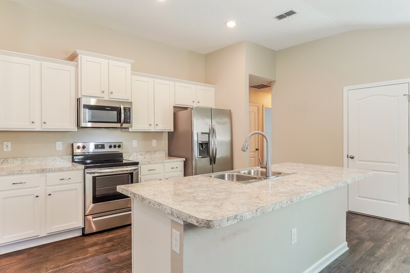 1,690/Mo, 2543 Bear Creek Way Green Cove Springs, FL 32043 Kitchen View 2