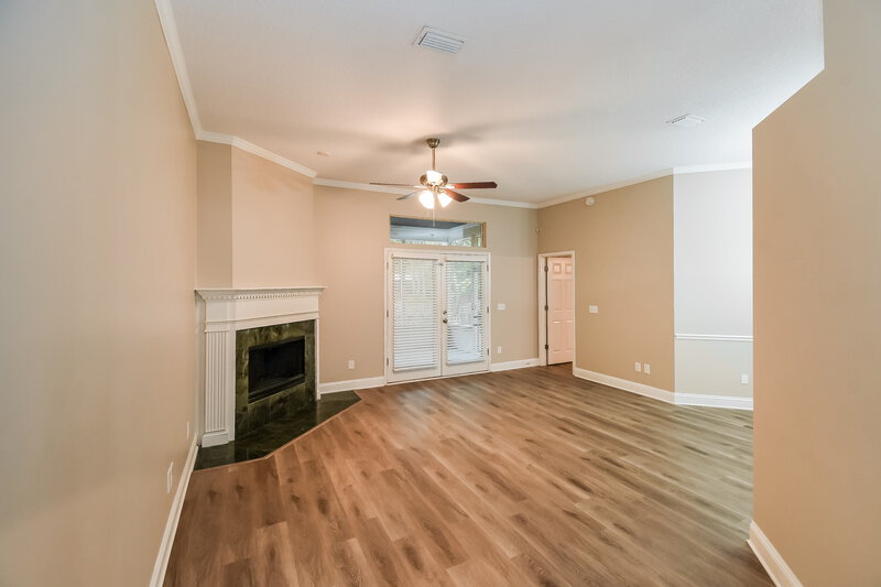 0/Mo, 8233 Lakemont Dr Jacksonville, FL 32216 Living Room View