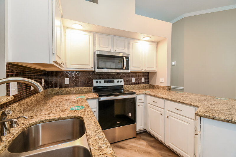0/Mo, 8233 Lakemont Dr Jacksonville, FL 32216 Kitchen View