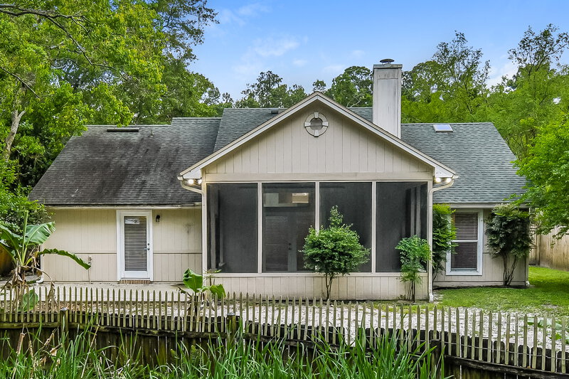 0/Mo, 8233 Lakemont Dr Jacksonville, FL 32216 Rear View
