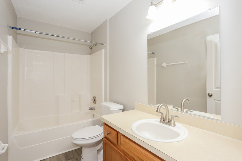 1,725/Mo, 2894 Centerwood Dr N Jacksonville, FL 32218 Bathroom View