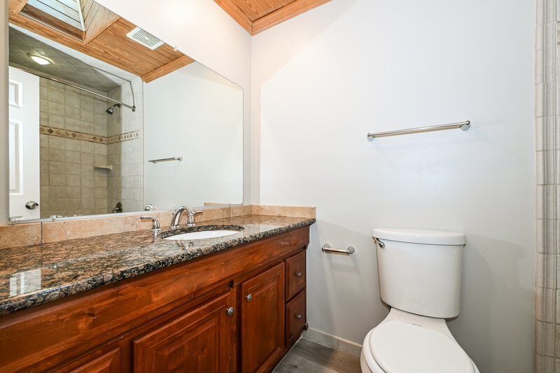 1,700/Mo, 8563 Goldeneye Ln Jacksonville, FL 32217 Main Bathroom View