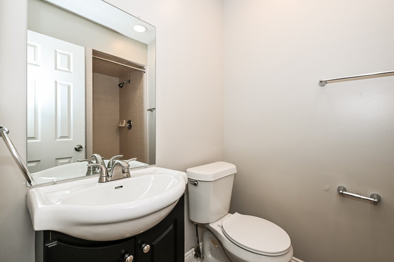 1,700/Mo, 8563 Goldeneye Ln Jacksonville, FL 32217 Bathroom View