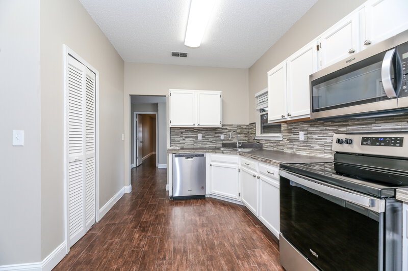 1,885/Mo, 12356 Sondra Cove Ct Jacksonville, FL 32225 Kitchen View 2