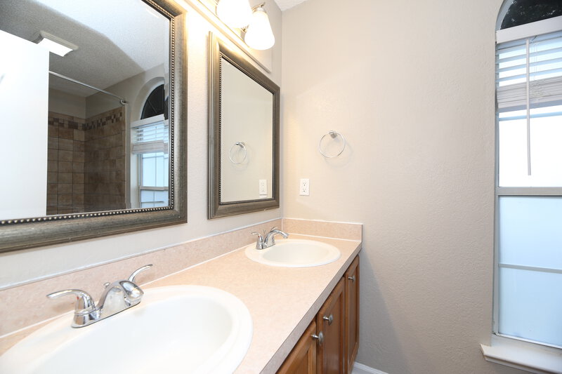 1,885/Mo, 12356 Sondra Cove Ct Jacksonville, FL 32225 Main Bathroom View