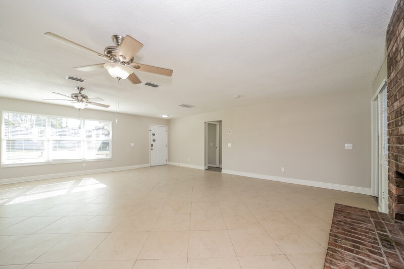2,550/Mo, 3127 Watson Dr S Jacksonville, FL 32257 Living Room View 2
