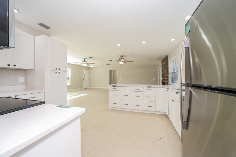 2,550/Mo, 3127 Watson Dr S Jacksonville, FL 32257 Kitchen View 2