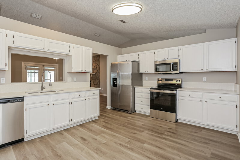 1,955/Mo, 8359 Three Creeks Blvd Jacksonville, FL 32220 Kitchen View 2