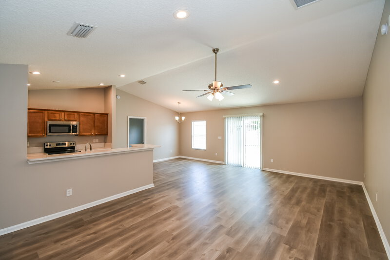 2,250/Mo, 6360 Spring Hollow Ct Jacksonville, FL 32218 Living Room View 2