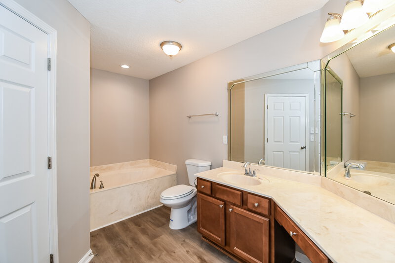 2,250/Mo, 6360 Spring Hollow Ct Jacksonville, FL 32218 Main Bathroom View 2