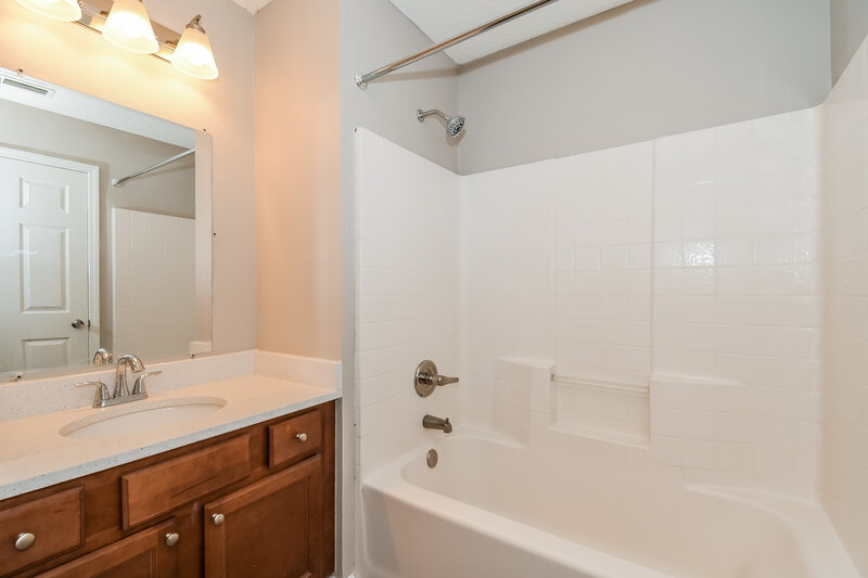 2,250/Mo, 6360 Spring Hollow Ct Jacksonville, FL 32218 Bathroom View