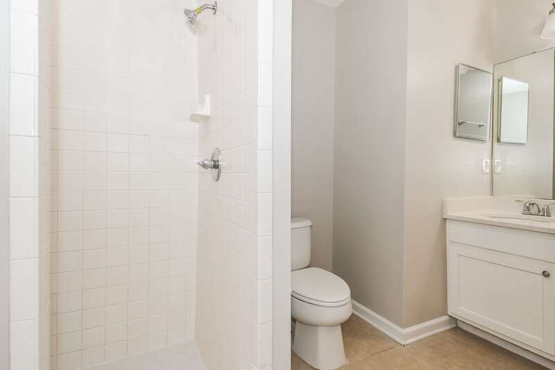 2,360/Mo, 874 Long Lake Dr Jacksonville, FL 32225 Main Bathroom View 2