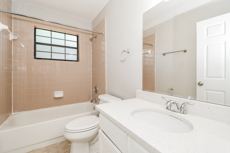 2,360/Mo, 874 Long Lake Dr Jacksonville, FL 32225 Bathroom View