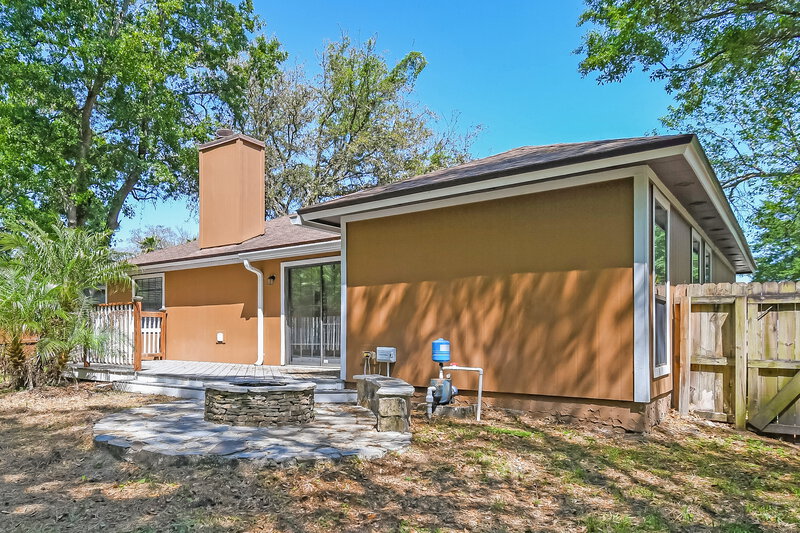 2,360/Mo, 874 Long Lake Dr Jacksonville, FL 32225 Rear View