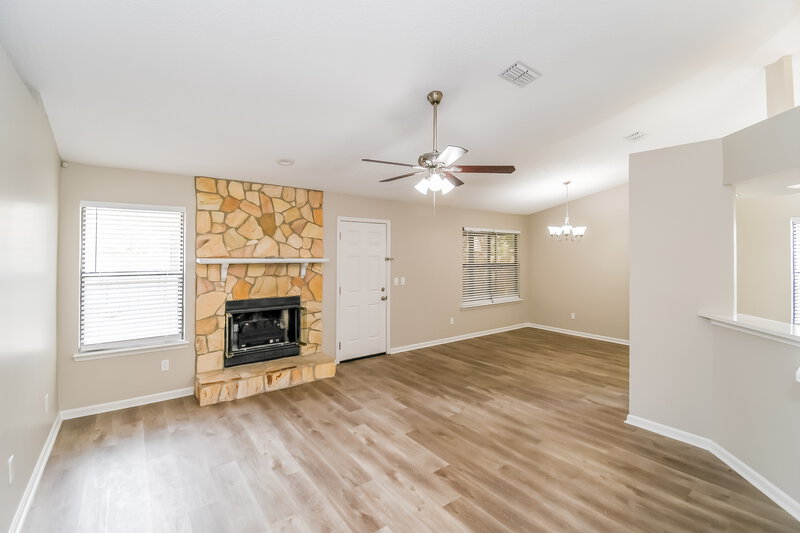 1,800/Mo, 8431 Moss Pointe Trl N Jacksonville, FL 32244 Living Room View 2