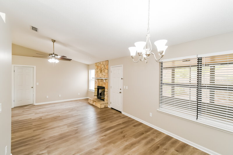 1,800/Mo, 8431 Moss Pointe Trl N Jacksonville, FL 32244 Living Room View 3