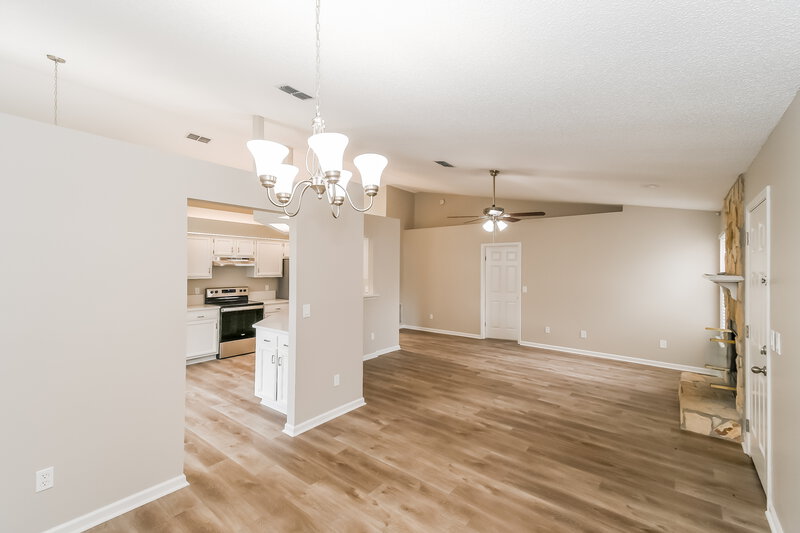 1,800/Mo, 8431 Moss Pointe Trl N Jacksonville, FL 32244 Dining Room View 2