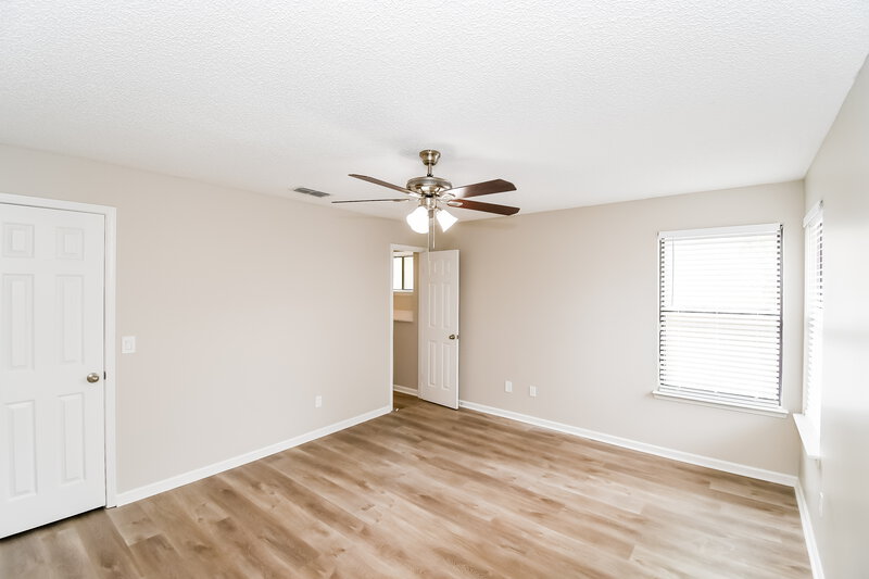 1,800/Mo, 8431 Moss Pointe Trl N Jacksonville, FL 32244 Main Bedroom View