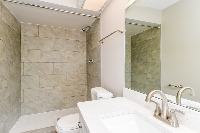 1,800/Mo, 8431 Moss Pointe Trl N Jacksonville, FL 32244 Bathroom View