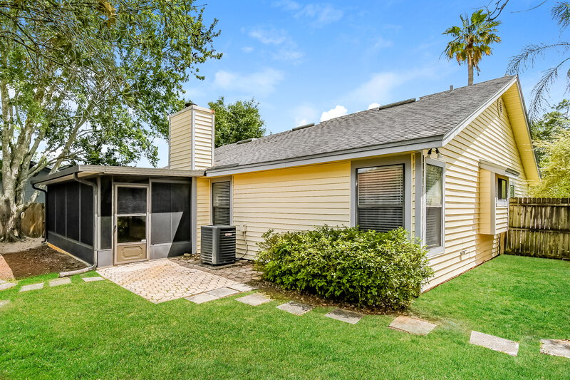 1,800/Mo, 8431 Moss Pointe Trl N Jacksonville, FL 32244 Rear View