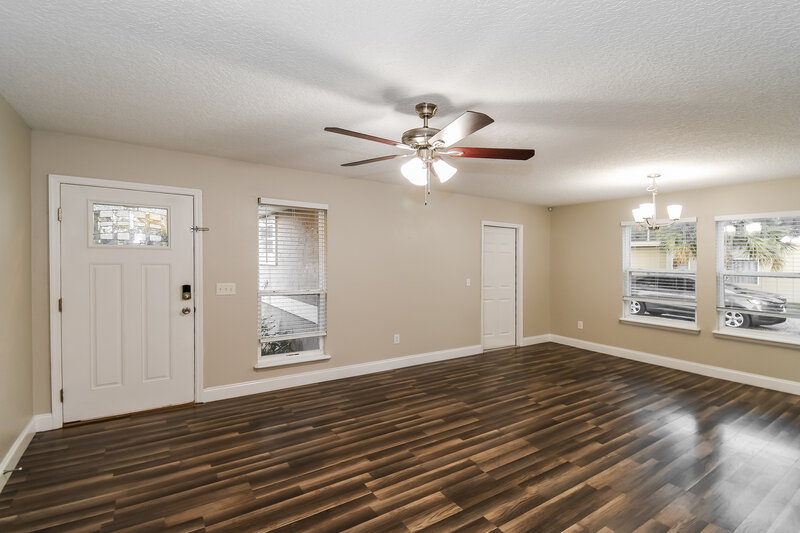 1,605/Mo, 108 E Manson Rd Hastings, FL 32145 Living Room View