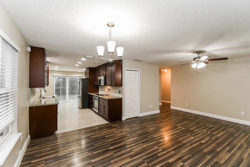 1,605/Mo, 108 E Manson Rd Hastings, FL 32145 Dining Room View