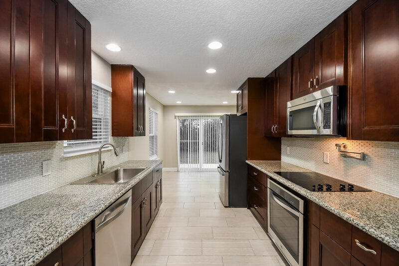 1,605/Mo, 108 E Manson Rd Hastings, FL 32145 Kitchen View 2