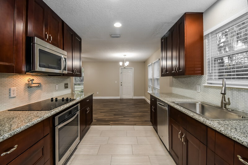 1,605/Mo, 108 E Manson Rd Hastings, FL 32145 Kitchen View 3