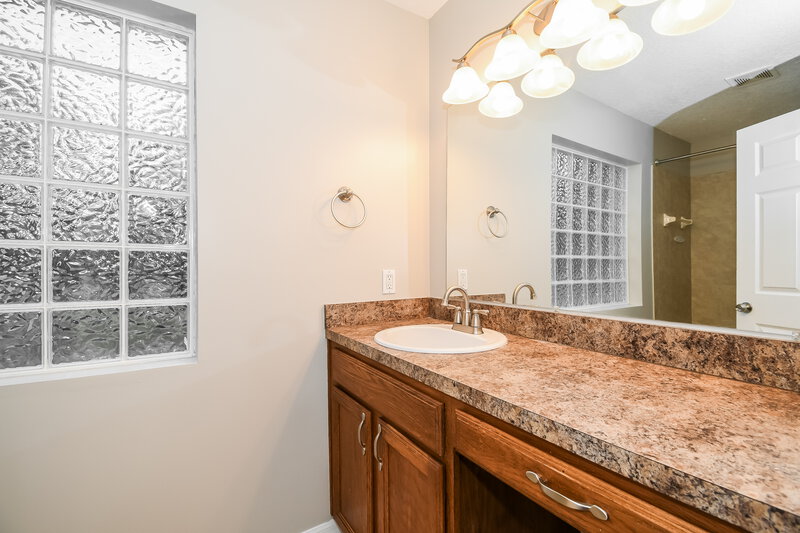 1,605/Mo, 108 E Manson Rd Hastings, FL 32145 Main Bathroom View