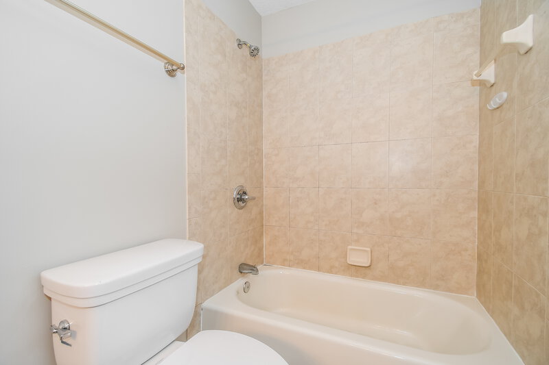 1,605/Mo, 108 E Manson Rd Hastings, FL 32145 Bathroom View 2