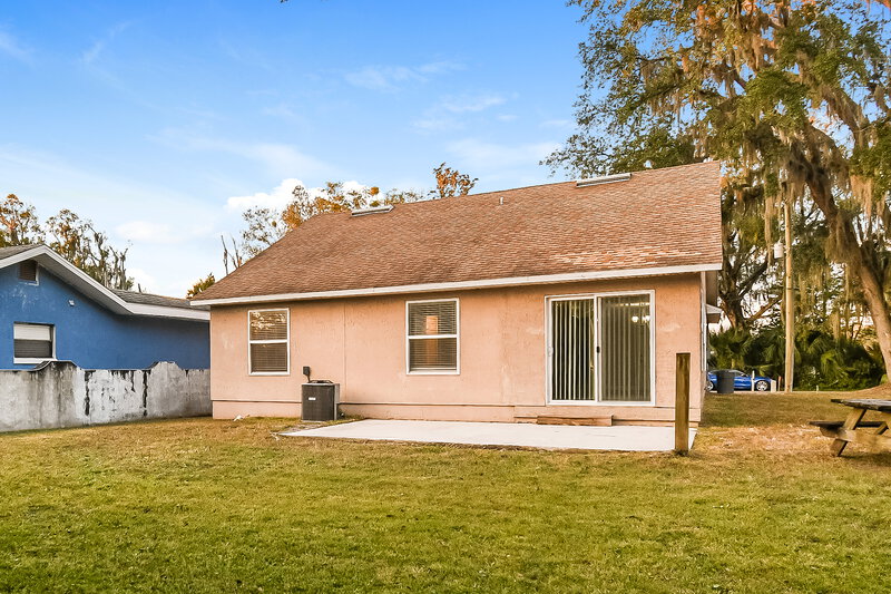 1,605/Mo, 108 E Manson Rd Hastings, FL 32145 Rear View