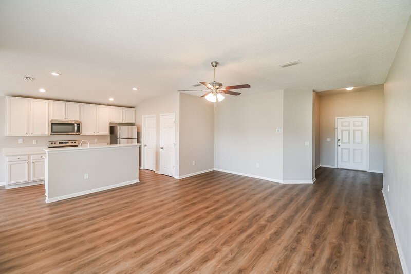 1,860/Mo, 9287 Hawkeye Dr Jacksonville, FL 32221 Living Room View 2