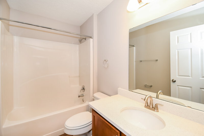 1,860/Mo, 9287 Hawkeye Dr Jacksonville, FL 32221 Bathroom View 2