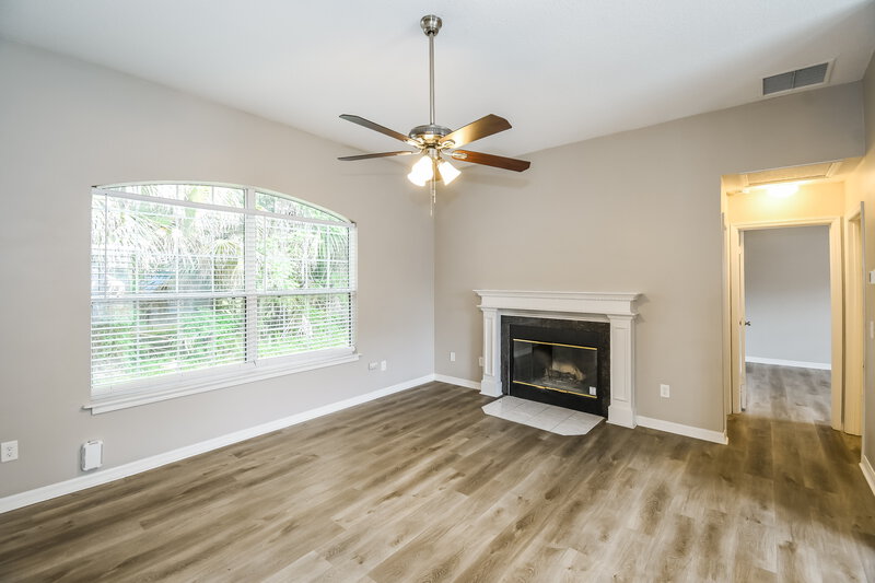 1,740/Mo, 213 Park Ave Hastings, FL 32145 Living Room View
