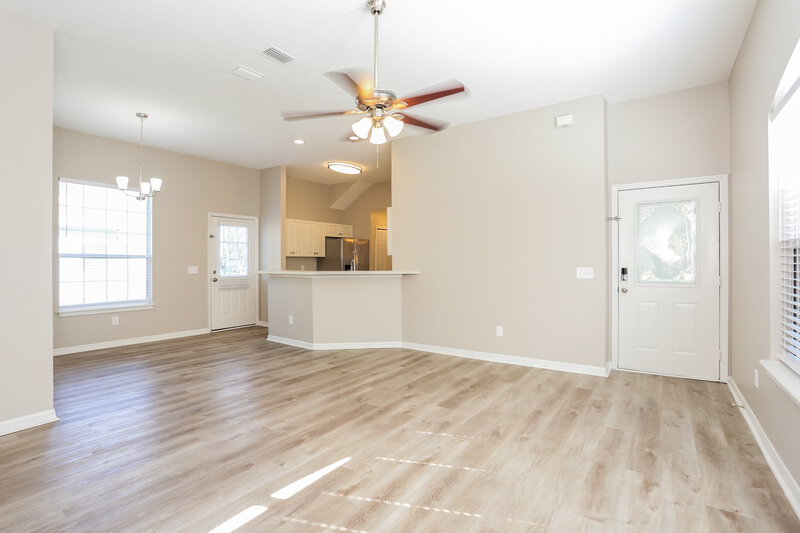 1,675/Mo, 213 Park Ave Hastings, FL 32145 Living Room View 2