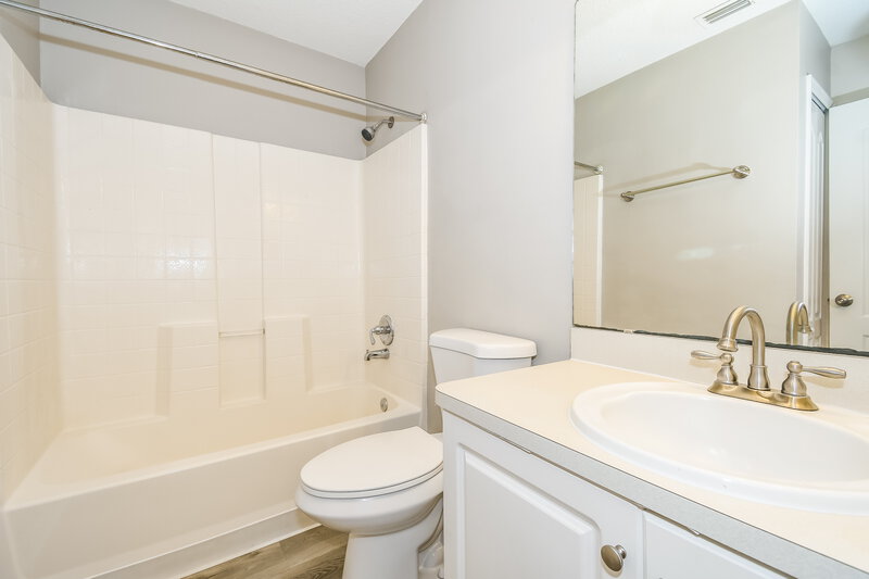 1,740/Mo, 213 Park Ave Hastings, FL 32145 Main Bathroom View