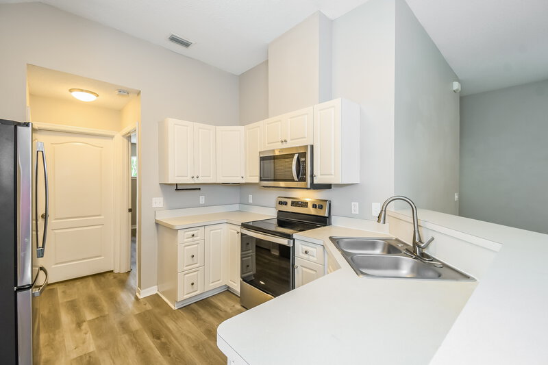 1,740/Mo, 213 Park Ave Hastings, FL 32145 Bathroom View