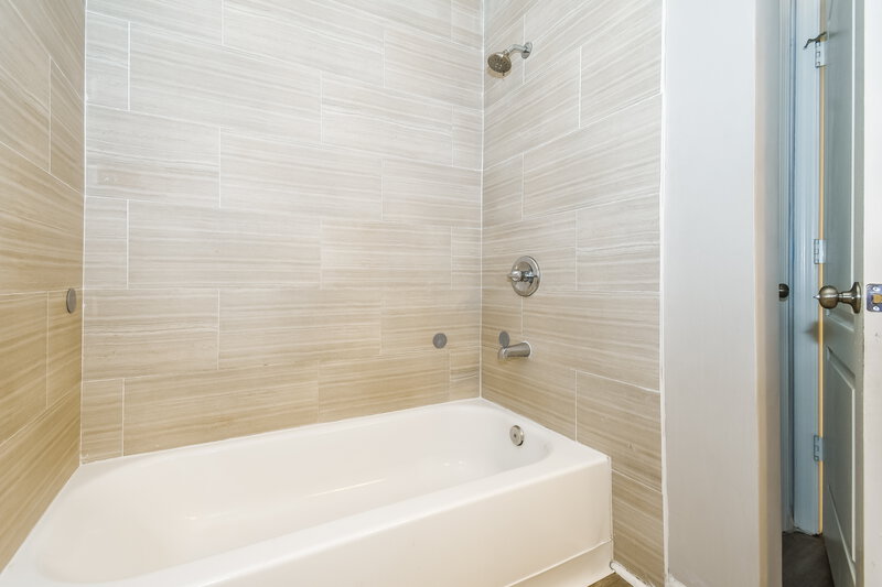 1,740/Mo, 213 Park Ave Hastings, FL 32145 Bathroom View 3