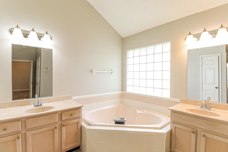 4,020/Mo, 5671 Ribbon Rose Dr Jacksonville, FL 32258 Main Bedroom View 3
