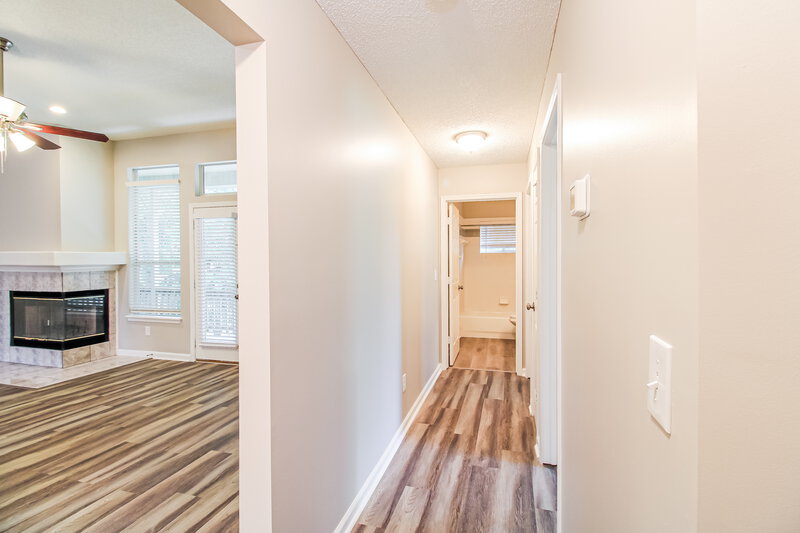 4,020/Mo, 5671 Ribbon Rose Dr Jacksonville, FL 32258 Hallway View