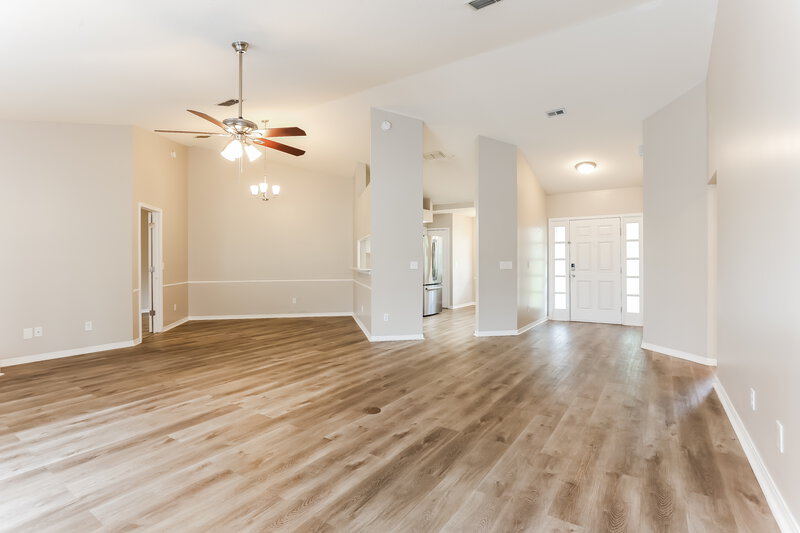 1,920/Mo, 8181 Loch Lomond Ln # 1 Jacksonville, FL 32244 Living Room View