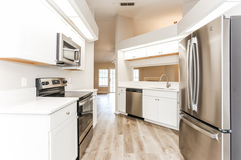 1,920/Mo, 8181 Loch Lomond Ln # 1 Jacksonville, FL 32244 Kitchen View