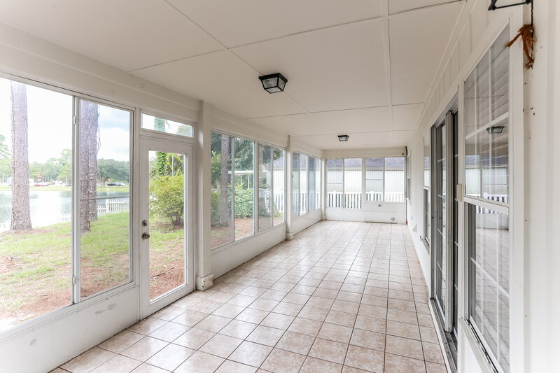 1,920/Mo, 8181 Loch Lomond Ln # 1 Jacksonville, FL 32244 Sun Room View