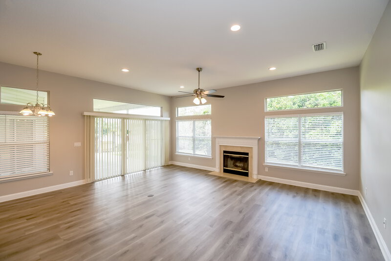 2,670/Mo, 672 Mandy Oaks Dr Jacksonville, FL 32220 Family Room View 2