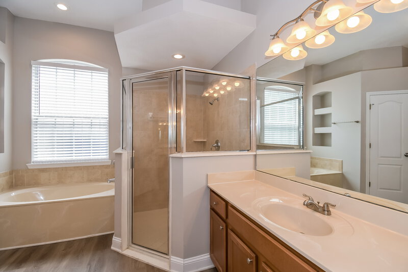 2,670/Mo, 672 Mandy Oaks Dr Jacksonville, FL 32220 Main Bathroom View 2