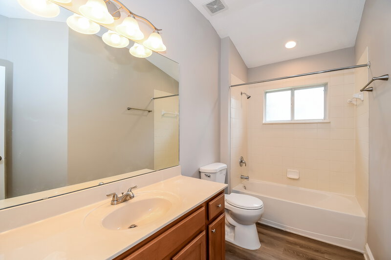 2,670/Mo, 672 Mandy Oaks Dr Jacksonville, FL 32220 Bathroom View