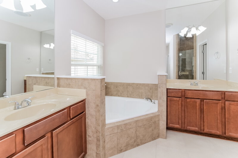 2,550/Mo, 4475 Quail Hollow Rd Orange Park, FL 32065 Main Bathroom View