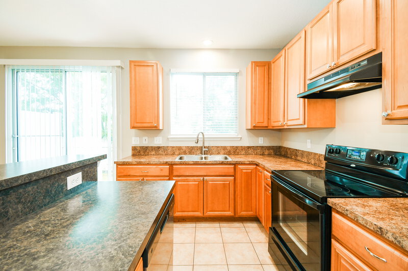 1,725/Mo, 2326 Sunset Bluff Dr Jacksonville, FL 32216 Kitchen View 3