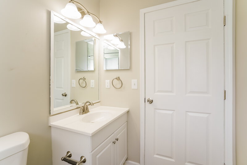1,780/Mo, 571 Charles Pinckney St Orange Park, FL 32073 Bathroom View
