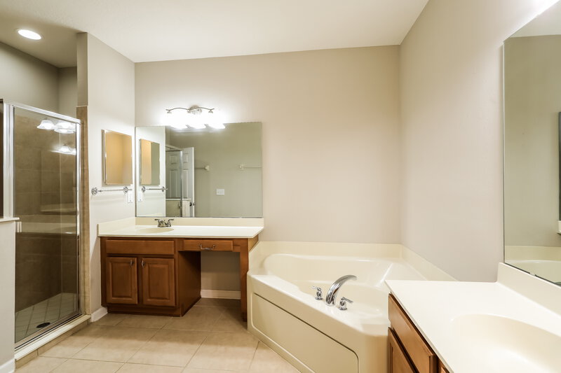 2,305/Mo, 1640 Calming Water Dr Fleming Island, FL 32003 Main Bathroom View